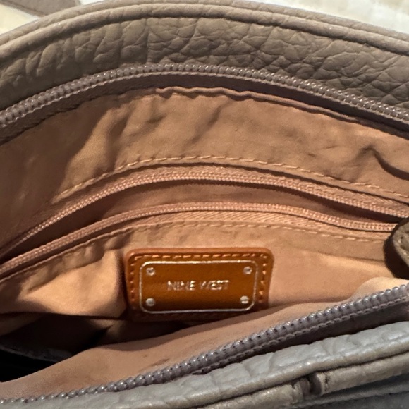 Nine West Textured Gray Crossbody Bag - Picture 4 of 5